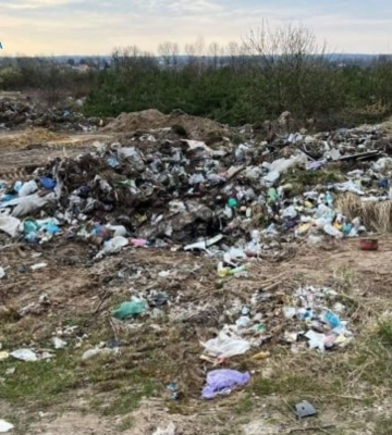 У Корсуні-Шевченківському ліквідують стихійне сміттєзвалище