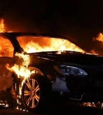 В Мелитополе ночью пьяным &quot;асвабадителям&quot; сожгли автомобиль