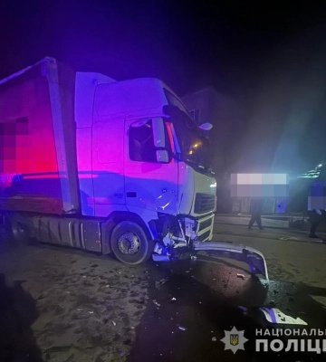 Перебігав дорогу по нерегульованому переходу: у Луцьку авто збило чоловіка, він у лікарні. Фото