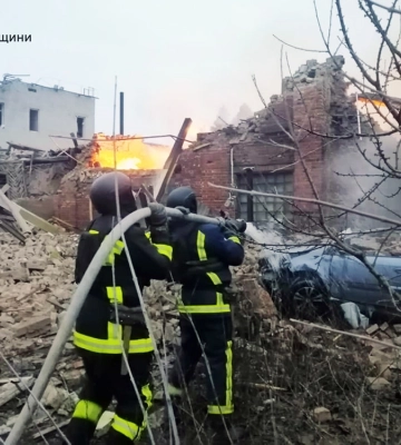 В Харківському районі «шахед» влучив у будинок: сталася пожежа