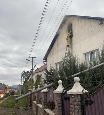 На Закарпатті ліквідували пожежу в житловому будинку