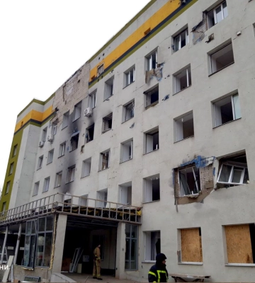 У Тростянці рятувальники проводили відновлювальні роботи на місці ворожого удару