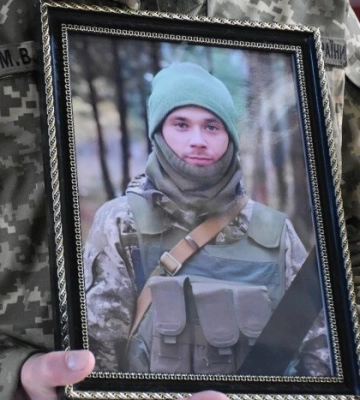 Загинув наприкінці минулого року: у Луцькій громаді попрощалися із молодим Героєм Олександром Літвінцовим