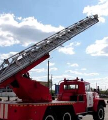 Полтавські рятувальники випробували нову спецтехніку з надвисокими автодрабинами