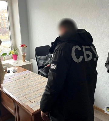 Просила 75 тисяч: директорку кінотеатру в Черкасах затримали за одержання хабаря