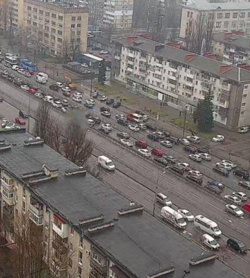 Затори та затримка тролейбусів: у Дніпрі пошкоджено електроопору внаслідок ДТП, - ФОТО