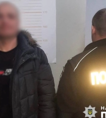 У Києві п'яний чоловік стріляв у перехожого з пістолета