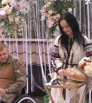 Сім років чекав: у стінах госпіталю на Рівненщині одружився доброволець бригади &quot;Лють&quot; (ВІДЕО)