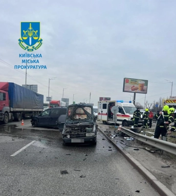 У Києві в автотрощі загинув водій легковика: винуватцю ДТП повідомили про підозру (ФОТО)