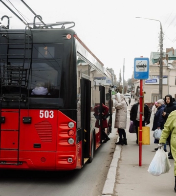 З понеділка тролейбуси на трьох маршрутах Чернівців ввечері матимуть додаткові зупинки на Гравітоні