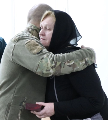 Вручили орден сина мамі військовика з Вараша, який врятував побратима, але сам загинув