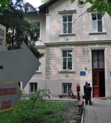 Наразі у лікарні заповнені військовослужбовцями кілька найкращих відділень, у Чернівецькій обласній психіатричній лікарні&amp;hellip;