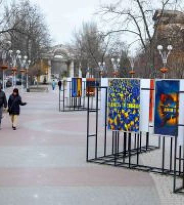 Відроджують вуличні плакати