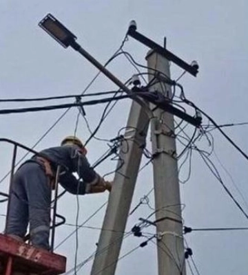 В Одесі повернули світло у будинки, знеструмлені після обстрілу
