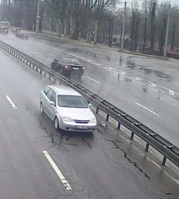 У Дніпрі зіткнення Honda та Ford паралізувало рух транспорту (ВІДЕО)