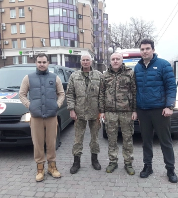 Команда гурту «Без Обмежень» разом з ГО “ВПО України” передала бойові автівки полтавським військовим