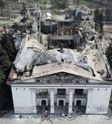 «Убивця має відповідати» – Зеленський у річницю авіаудару по драмтеатру в Маріуполі