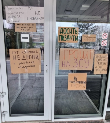 “Виходимо знову”, – у Черкасах розпочався мітинг проти непріоритетного витрачання бюджетних коштів (НАЖИВО)