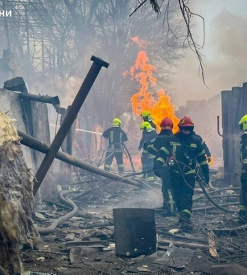 Ракетний удар по Одесі: у лікарні помер рятувальник