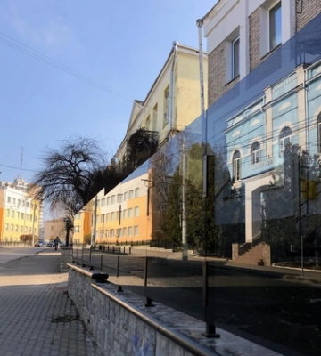 У Луцьку з'явилися дзеркальні паркани 