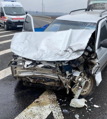 На Золотоніщині зіткнулися два легковики. Водій загинув, пасажирів затисло в авто