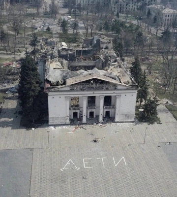 Другі роковини удару по драмтеатру в Маріуполі: страшні наслідки в цифрах