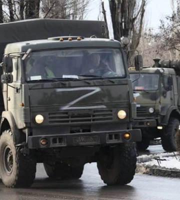У Маріуполі зафіксували техніку РФ з новим маркуванням, яка рухалась у бік Бердянська - Андрющенко
