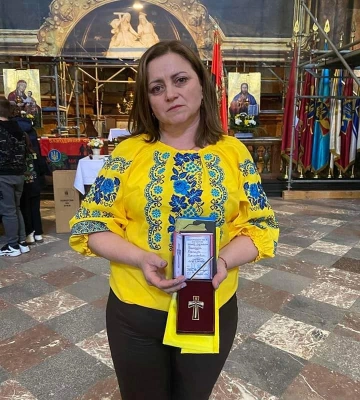 Герой, якого не судилося дочекатися: дружині бійця з Волині вручили його посмертний орден. Фото
