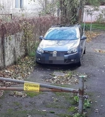 У Луцьку люди самовільно встановили обмежувачі руху 