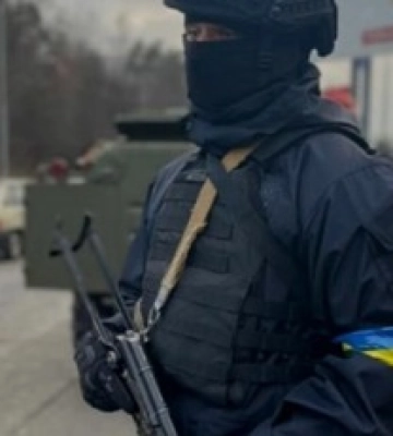 Вскочил за нож во время спора: в Киеве задержали убийцу, фото и видео