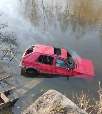 На Львівщині вночі п'яний водій на авто впав у річку