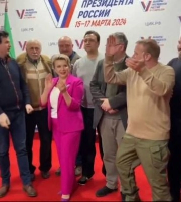 Каких наблюдателей оккупанты в Мелитополь на выборы пригнали и, как они с коллаборантами "Калинку-малинку" исполняли (фото, видео)