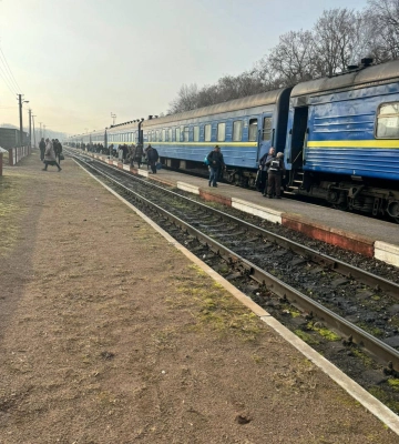 Рух потяга з Києва до Кам&#039;янця-Подільського тимчасово закрили - Укрзалізниця назвала причину