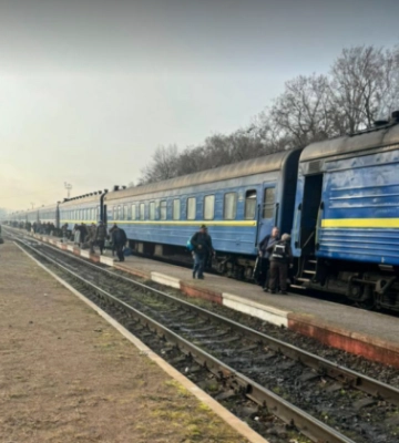 Рух потяга з Києва до Кам&#039;янця-Подільського тимчасово закрили - Укрзалізниця назвала причину