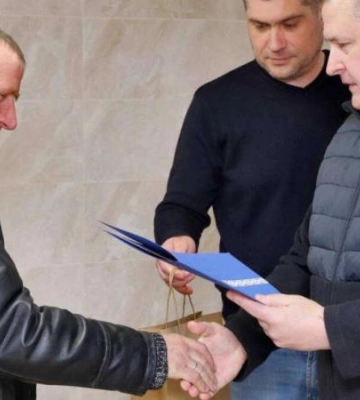 Допомагають місту вистояти в умовах великої війни. У День працівників ЖКГ Філатов вручив нагороди комунальникам