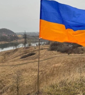 Активісти руху "Жовта Стрічка" підняли прапор України в окупованій Макіївці