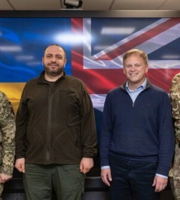 Британія радить Україні тримати оборону на сході, відмовитися від наступу у 2024 році та зосередитися на ударах по Чорному морі та&amp;hellip;