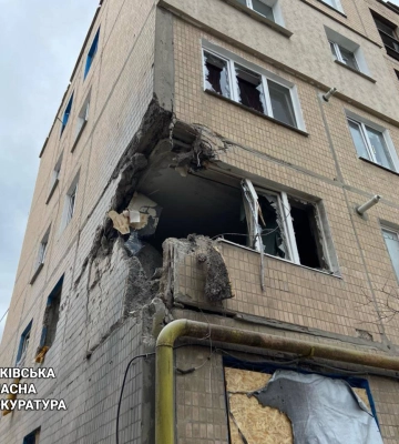 Войска РФ сбросили авиабомбу на школу в Харьковской области 