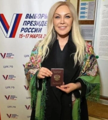 "Проголосувала за майбутнє своєї країни росії": Повалій похизувалась фото російського паспорта