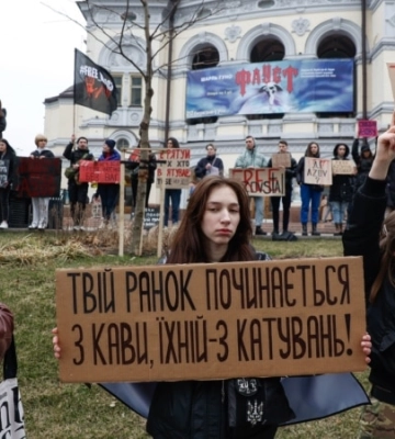 В Кривом Роге провели акцию в память о годовщине трагедии в Мариуполе