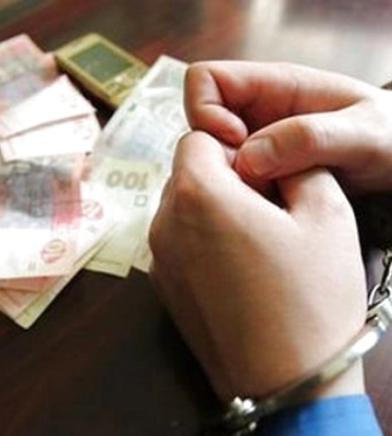 Витягнув з-під матраца: на Волині військовий вкрав гроші у співмешканки