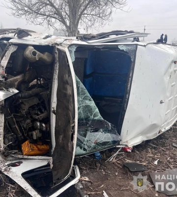 У Дніпропетровській області перекинулася маршрутка із пасажирами: є загиблі та постраждалі
