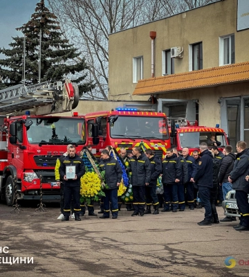 На Одещині попрощались з рятувальником, який загинув внаслідок повторного ракетного удару