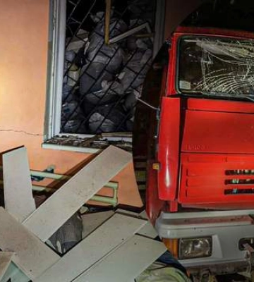 Враг ночью атаковал пожарную часть на Харьковщине: там находилось 11 спасателей