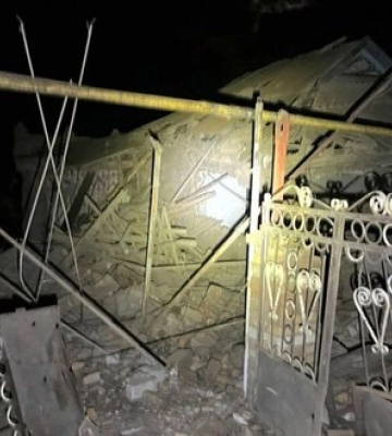 У Кривому Розі уламки безпілотника впали на дах багатоповерхівки, ворог з вечора тричі обстріляв Нікопольщину. ФОТОрепортаж
