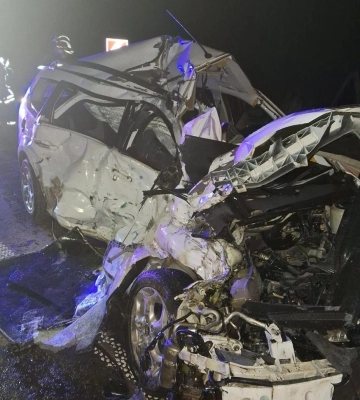 На Львівщині автівка зіткнулась з вантажівкою: загиблих деблокували рятувальники