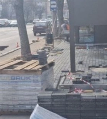 Штраф за бруківку: у Луцьку муніципали покарали організатора робіт 