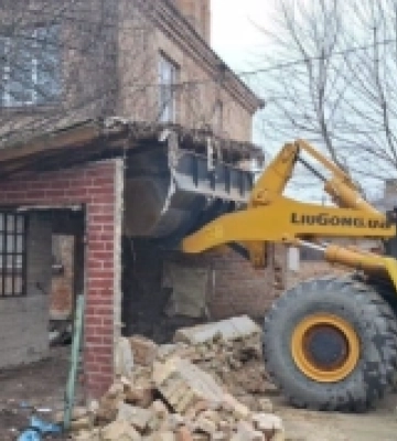В історичній частині Луцька демонтували гараж