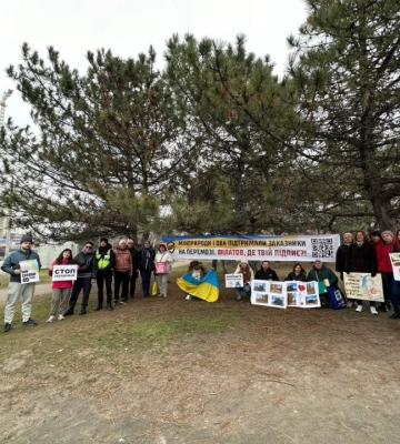 У Дніпрі виступили проти вирубування дерев на житломасиві Перемога