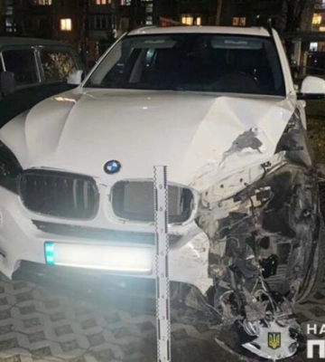 На «Східному» BMW X5 протаранив Daewoo Lanos і втік